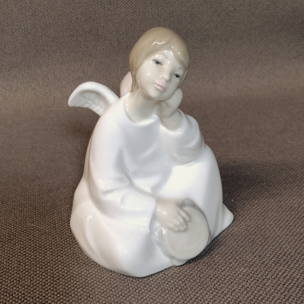 NAO by LLADRO angel and tambourine